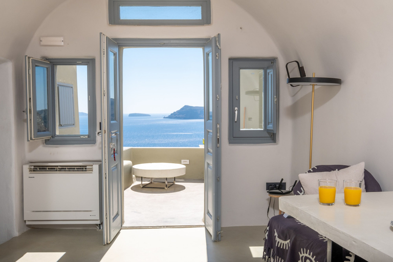 Bedroom 2, SantorOia Luxury Suites, South Aegean