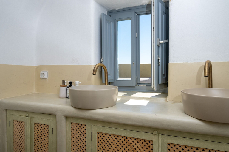 Bathroom 3, SantorOia Luxury Suites, South Aegean