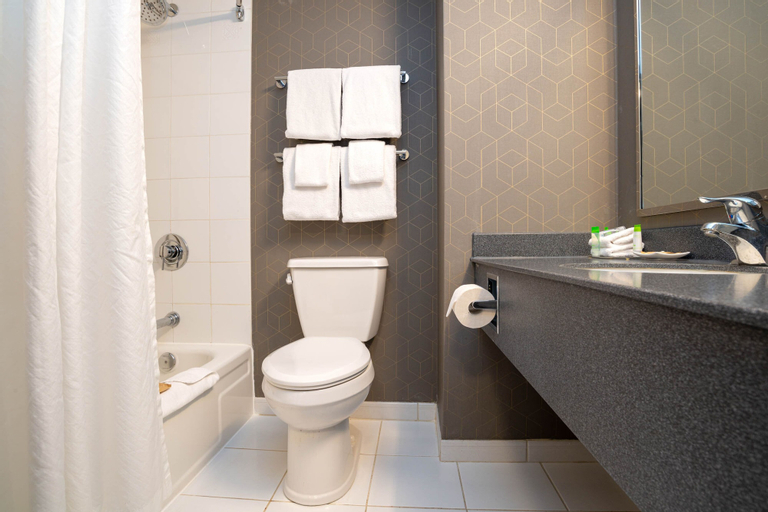 Bathroom 13