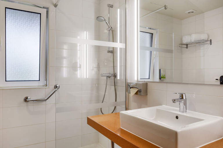 Bathroom 4, Vilar Do Golf, Loulé
