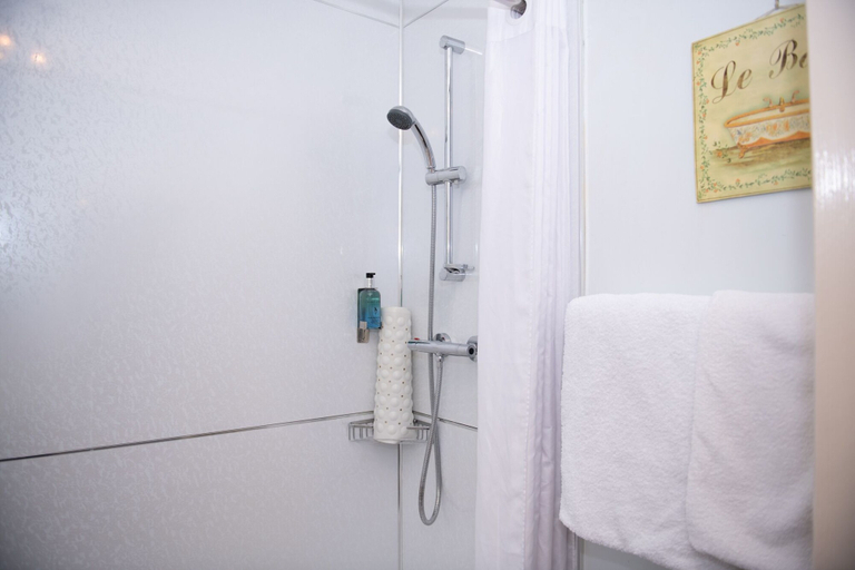 Bathroom 3, Milton House Studio Apartment Suites, North Yorkshire