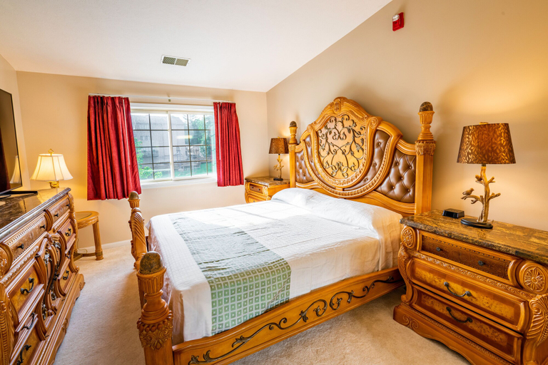 Bedroom 2, Grand Wood Suites, Brown
