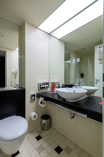 Bathroom 5, Ramada Plaza by Wyndham Bucharest Convention Center, Municipiul Bucuresti