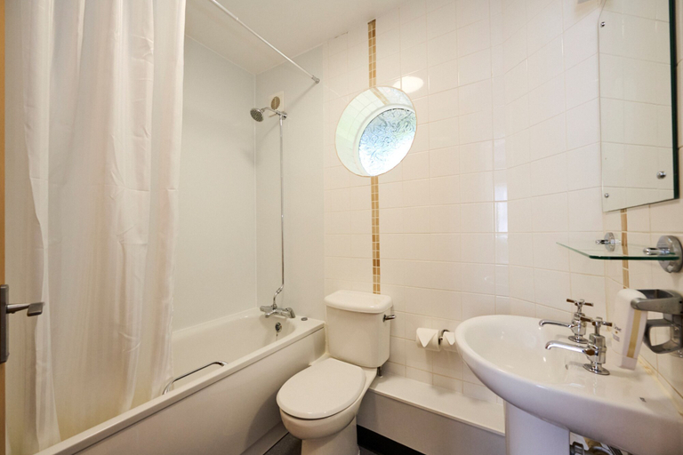 Bathroom 3, Red Lion Parbold, Lancashire