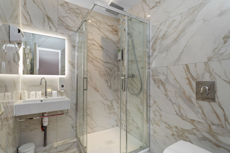 Bathroom 4, Hôtel Le Romantica, Calvados