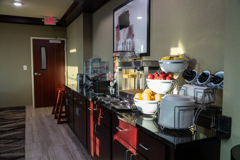 Food & Drinks 5, Cobblestone Inn & Suites - Springfield, Baca