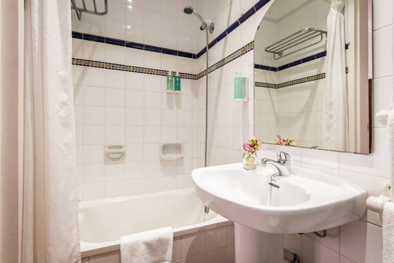 Bathroom 4, Hotel Medium Romàntic, Barcelona