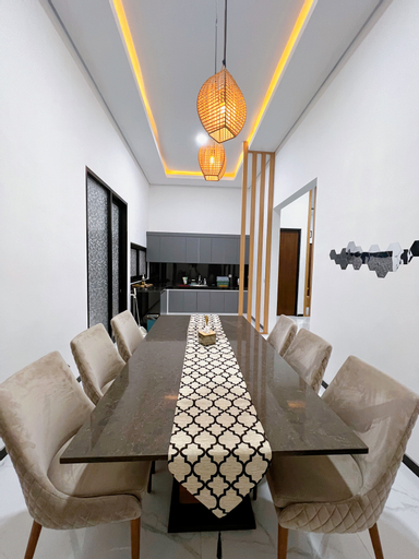 Others 4, Villa Amithy Batu Malang with Private Pool, Malang