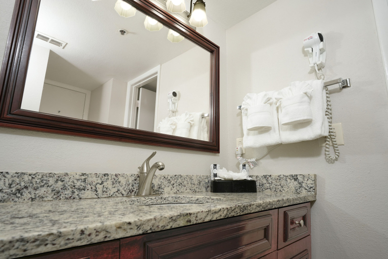 Bathroom 4, Parc Corniche Condominium Suite Hotel, Orange
