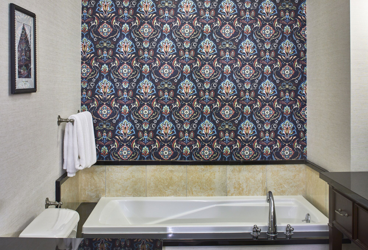 Bathroom 5, The Battle House Renaissance Mobile Hotel & Spa, Mobile
