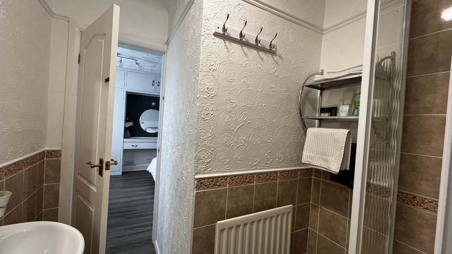 Bathroom 4, Orient B&B, Gwynedd