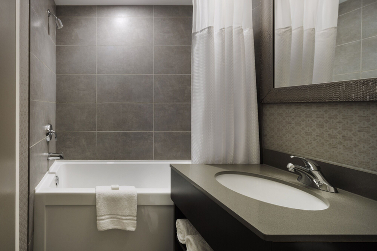 Bathroom 3, Pomeroy Hotel & Conference Centre Grande Prairie, Division No. 19