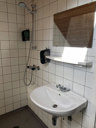 bathroom 4