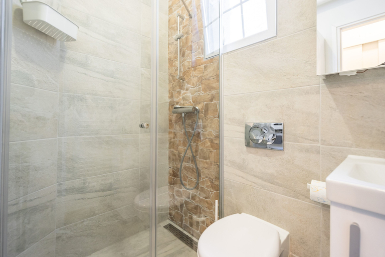 Bathroom 2, Park Ribnjak Apartment, Zagreb