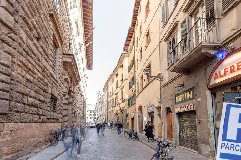 Room 2, Leoni 10 in Firenze With 1 Bedrooms and 1 Bathrooms, Florence