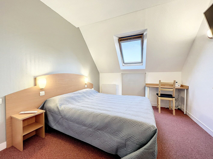 Bedroom 4, Val Hôtel, Yvelines