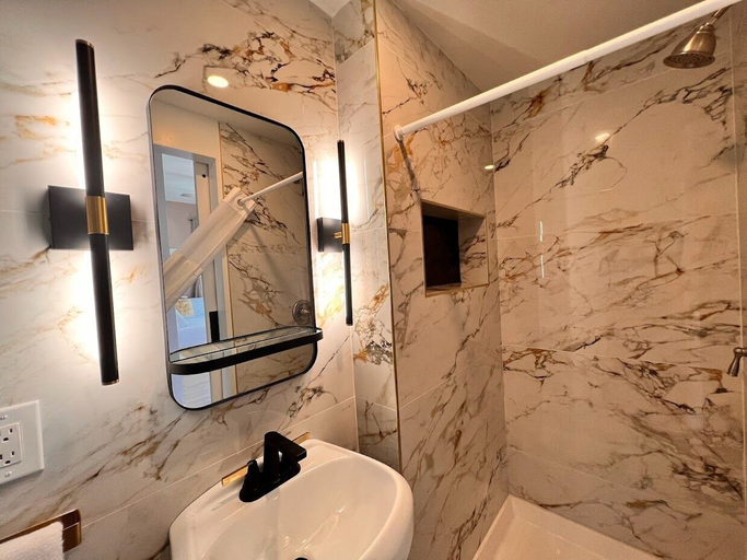 Bathroom 4, Somerset, San Diego