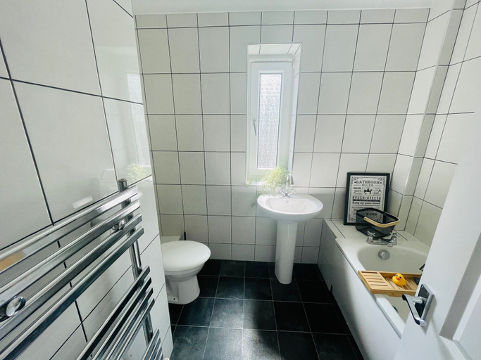 Bathroom, Mitchell Apartment, North Lanarkshire
