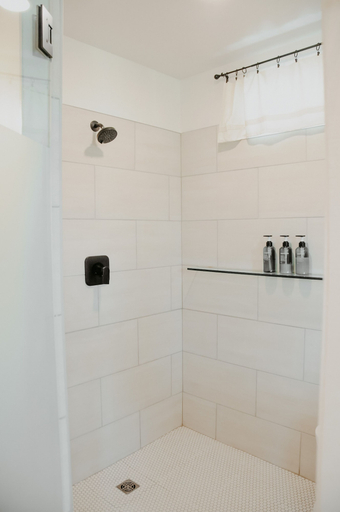 Bathroom 3, Inn Santa Clara, Washington