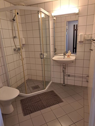 Bathroom 4, Motell Svinesundparken, Halden