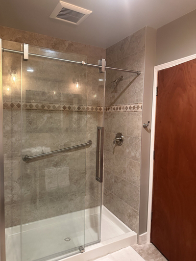 Bathroom 5, Lakeview Hotel, King