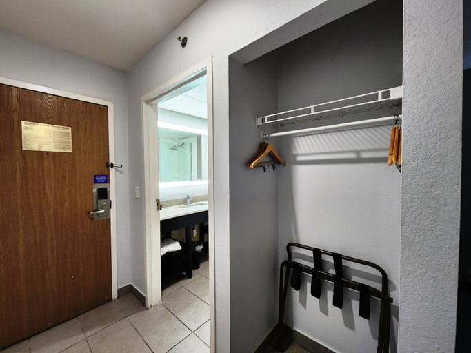 Bathroom 5, Motel 6 Pine Bluff, AR, Jefferson