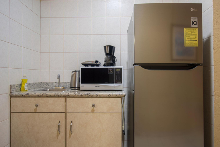 Private kitchen, NEW Bay Harbor Studio 201 4 Persons