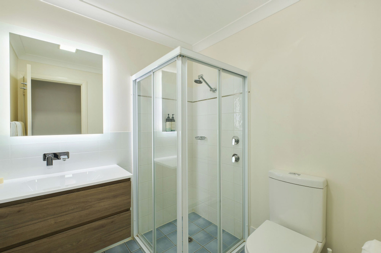 Bathroom 13
