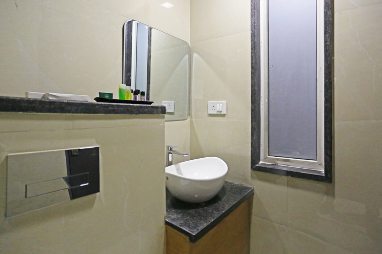 Bathroom 3, Hotel Applewood Delhi Airport, Delhi