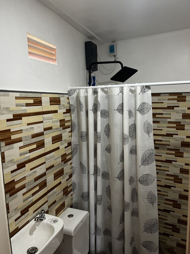 Bathroom 5, The Backyard Inn, Moalboal
