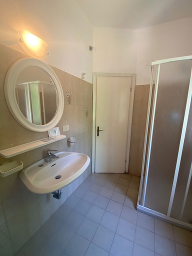 Bathroom 4, B&B Alex, Livorno