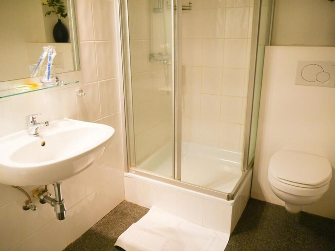 Bathroom 4, Hotel Mille Colonnes, Vlaams Brabant