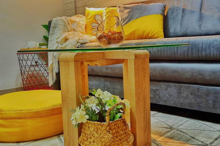 Interior 2, Sleeps 2 With Netflix and Free Wi-fi, Makati City