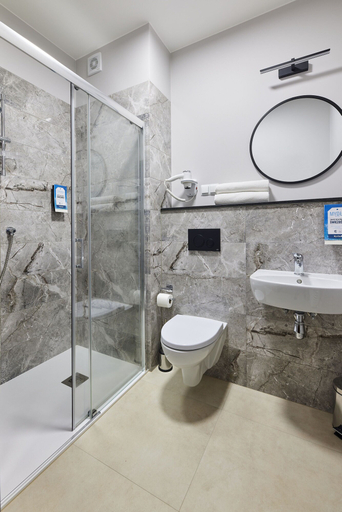 Bathroom 4, Kyriad Karkonosze, Jelenia Góra