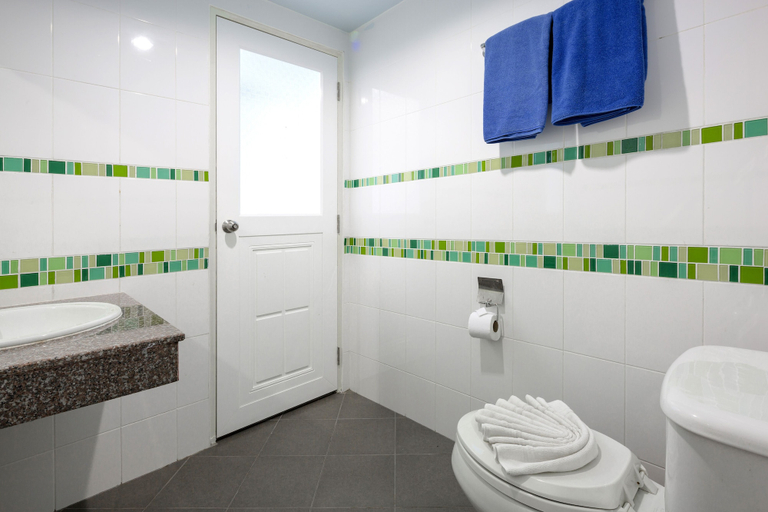 Bathroom 5, Mala Hotel, Phuket Island