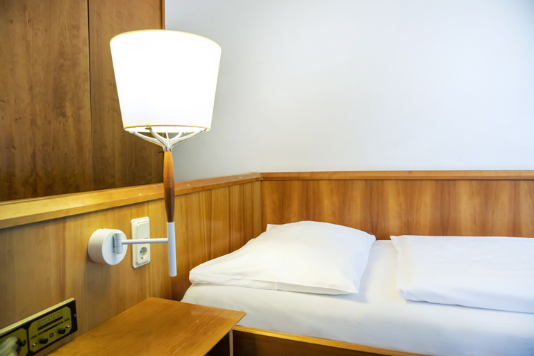 Bedroom 16