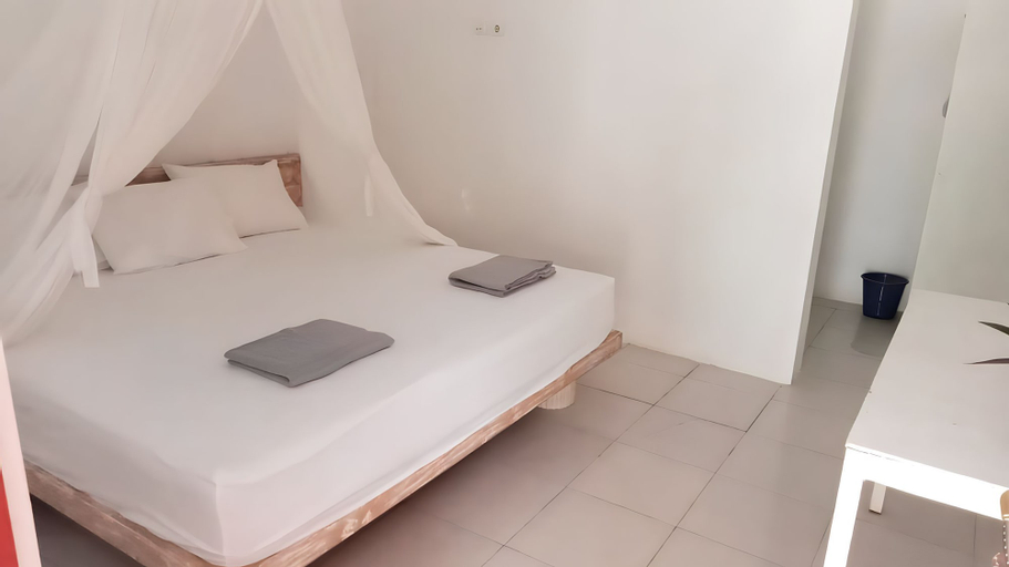 Bedroom 2, THE VILLAGE INN Rua Beach, West Sumba