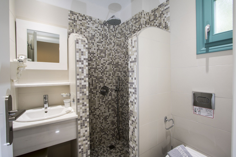 Bathroom 5, Hotel Andreas, South Aegean