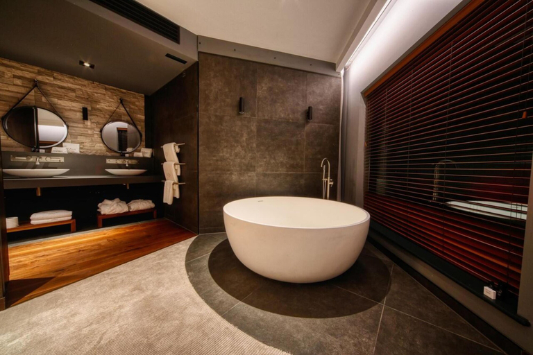 Bathroom 5, Cave Hotel & Golf Resort, Kent
