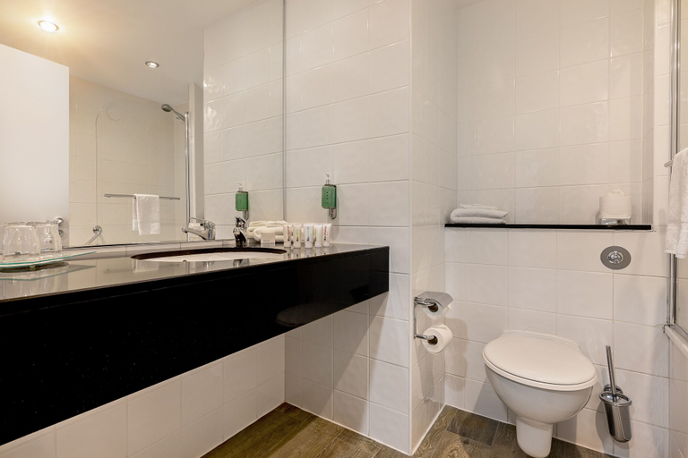 Bathroom 4, The Glasshouse