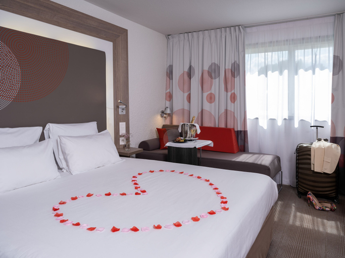 Bedroom 4, Novotel Nantes Carquefou, Loire-Atlantique