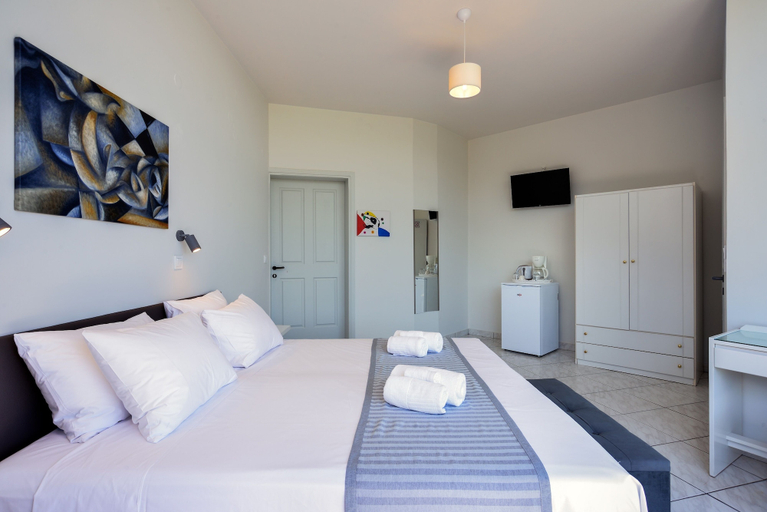Bedroom 2, Loucerna Suites Chania, Crete