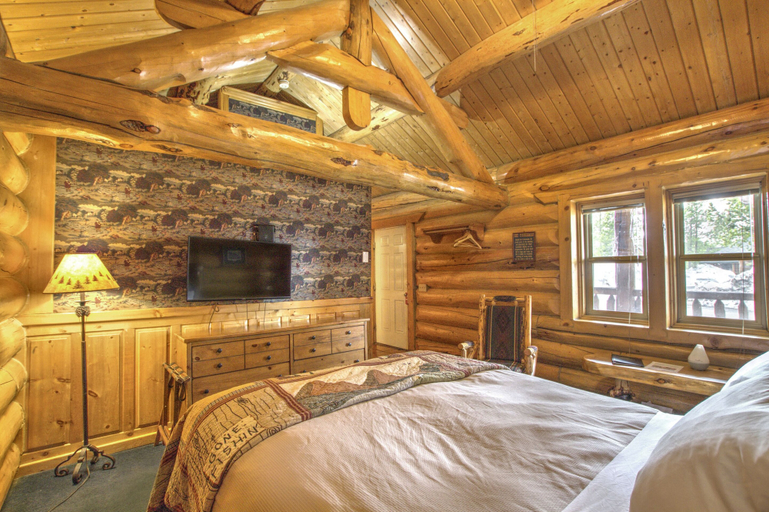 Bedroom 4, The Hibernation Station, Gallatin