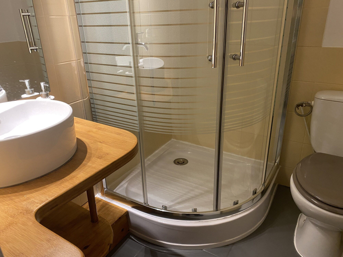 Bathroom 5, LE DOMAINE DU GRAVIER, Lot