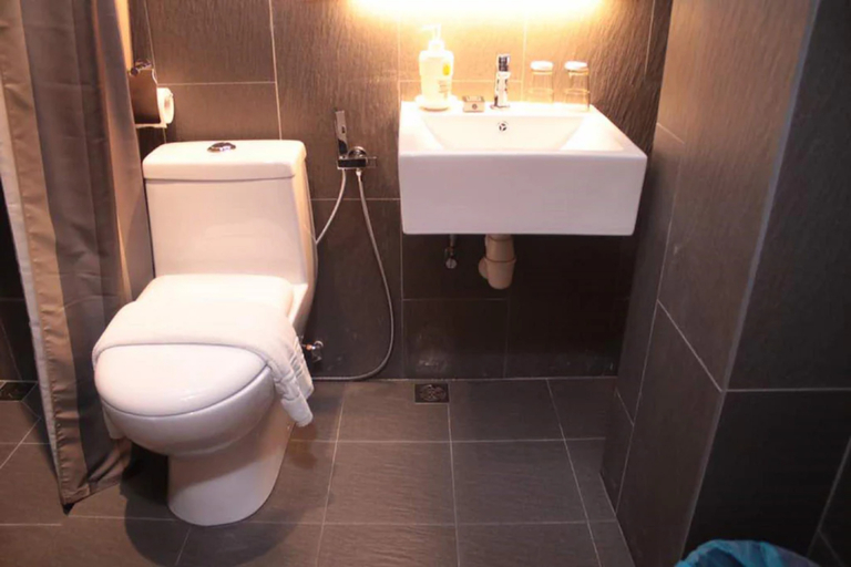 Bathroom 5, Z Hotel, Kinta