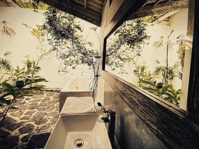 Bathroom 5, Ceylon Olive, Akmeemana