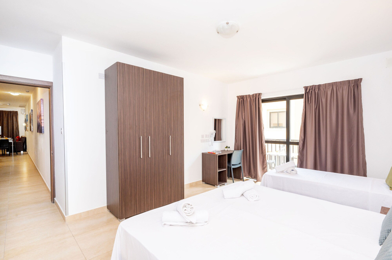Bedroom 3, Islet Seafront 1 Bedroom Apartment, Saint Paul's Bay