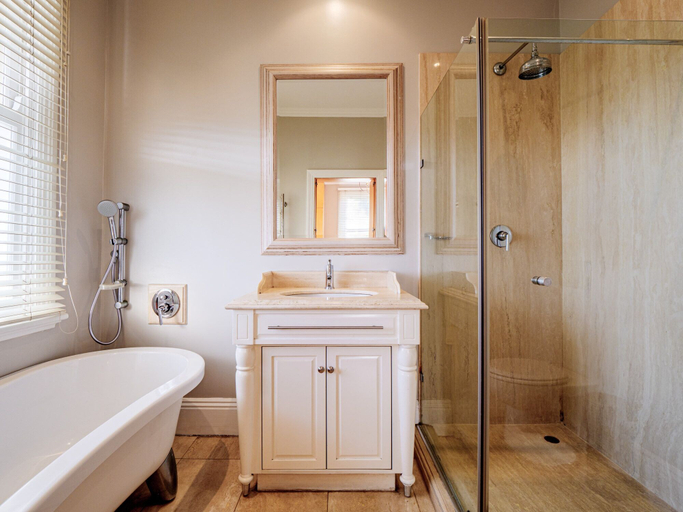 Bathroom 4, Dock Point 1, eThekwini