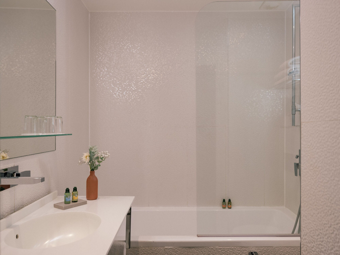 Bathroom 4, Legend Saint Germain, Paris