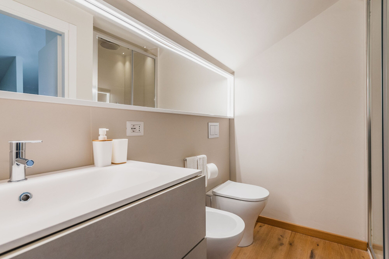 Bathroom 3, Il Minicucco Apartments, Catania